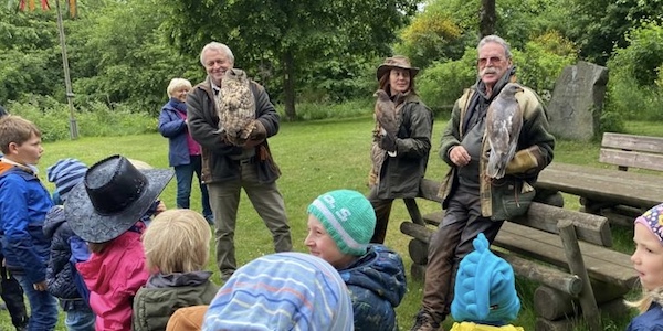 Außer den beiden Greifvögeln war auch Cosmo, der Uhu, dabei.